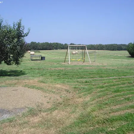 La Petite Grange Climatisé Plain-pied 3 5 Personnes 2 Toilettes, Parking, Wifi, Piscine D'été Chauffée à Partager, Animaux Acceptés En Pleine Nature Casa de Férias Lorignac