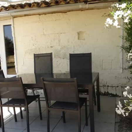La Petite Grange Climatisé Plain-pied 3 5 Personnes 2 Toilettes, Parking, Wifi, Piscine D'été Chauffée à Partager, Animaux Acceptés En Pleine Nature * Lorignac