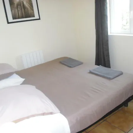 La Petite Grange Climatisé Plain-pied 3 5 Personnes 2 Toilettes, Parking, Wifi, Piscine D'été Chauffée à Partager, Animaux Acceptés En Pleine Nature Lorignac