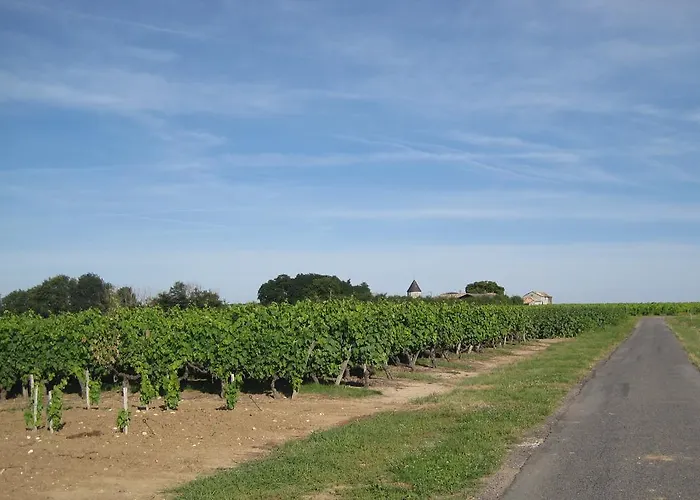 La Petite Grange Climatisé Plain-pied 3 5 Personnes 2 Toilettes, Parking, Wifi, Piscine D'été Chauffée à Partager, Animaux Acceptés En Pleine Nature *