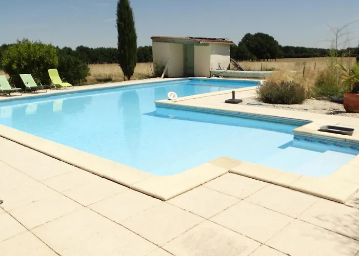 Casa de Férias La Petite Grange Climatisé Plain-pied 3 5 Personnes 2 Toilettes, Parking, Wifi, Piscine D'été Chauffée à Partager, Animaux Acceptés En Pleine Nature Lorignac