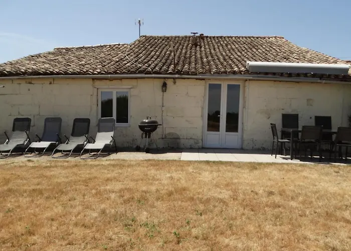 Casa de Férias La Petite Grange Climatisé Plain-pied 3 5 Personnes 2 Toilettes, Parking, Wifi, Piscine D'été Chauffée à Partager, Animaux Acceptés En Pleine Nature Lorignac