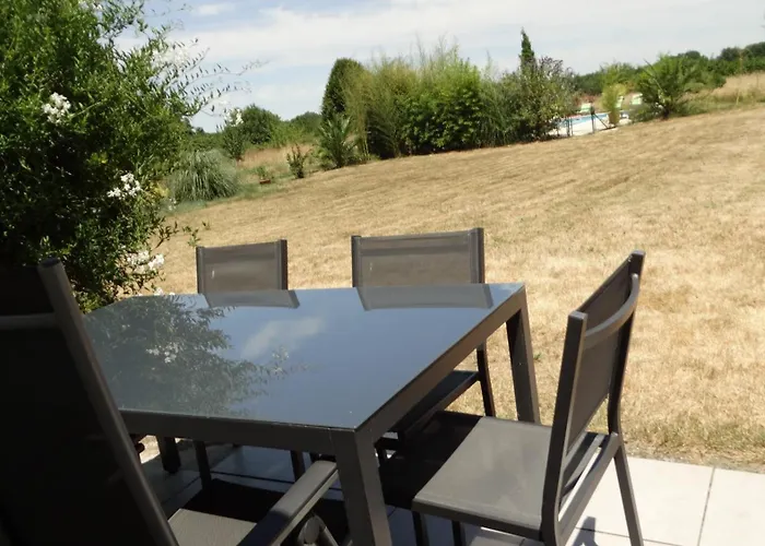 La Petite Grange Climatisé Plain-pied 3 5 Personnes 2 Toilettes, Parking, Wifi, Piscine D'été Chauffée à Partager, Animaux Acceptés En Pleine Nature *