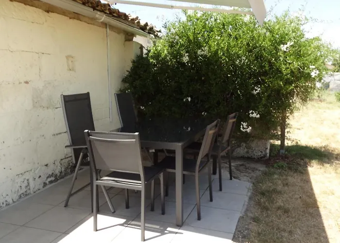 La Petite Grange Climatisé Plain-pied 3 5 Personnes 2 Toilettes, Parking, Wifi, Piscine D'été Chauffée à Partager, Animaux Acceptés En Pleine Nature Lorignac