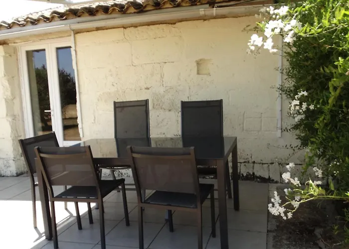 La Petite Grange Climatisé Plain-pied 3 5 Personnes 2 Toilettes, Parking, Wifi, Piscine D'été Chauffée à Partager, Animaux Acceptés En Pleine Nature * Lorignac