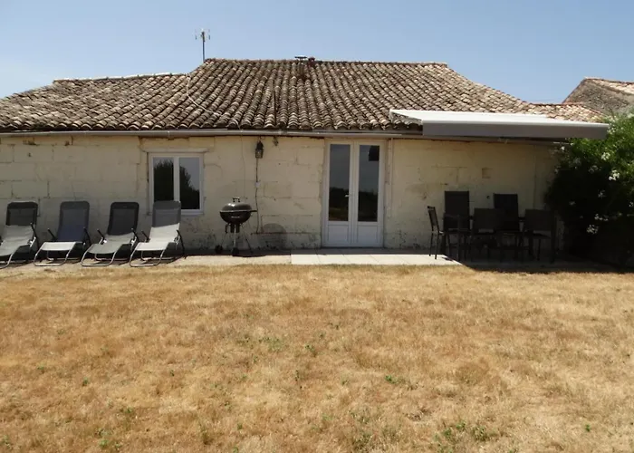 Casa de Férias La Petite Grange Climatisé Plain-pied 3 5 Personnes 2 Toilettes, Parking, Wifi, Piscine D'été Chauffée à Partager, Animaux Acceptés En Pleine Nature Lorignac
