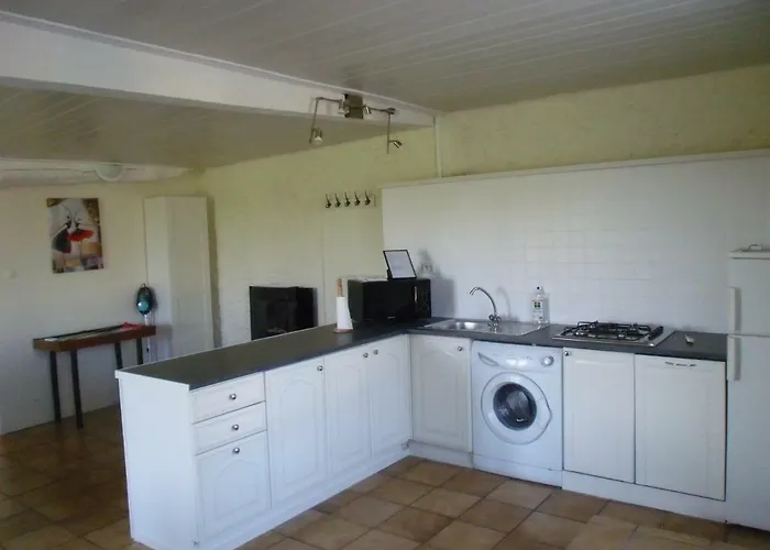 Casa de Férias La Petite Grange Climatisé Plain-pied 3 5 Personnes 2 Toilettes, Parking, Wifi, Piscine D'été Chauffée à Partager, Animaux Acceptés En Pleine Nature *