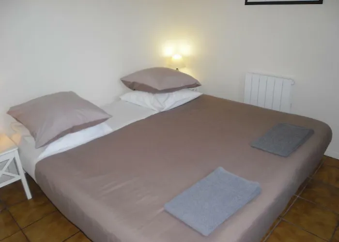 Casa de Férias La Petite Grange Climatisé Plain-pied 3 5 Personnes 2 Toilettes, Parking, Wifi, Piscine D'été Chauffée à Partager, Animaux Acceptés En Pleine Nature