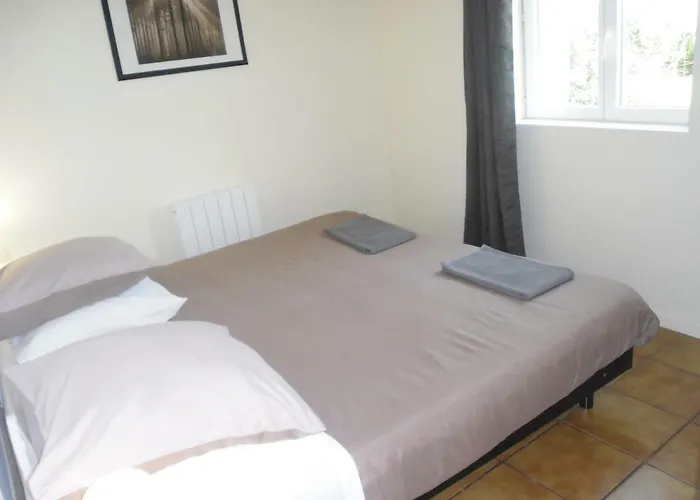 La Petite Grange Climatisé Plain-pied 3 5 Personnes 2 Toilettes, Parking, Wifi, Piscine D'été Chauffée à Partager, Animaux Acceptés En Pleine Nature Lorignac